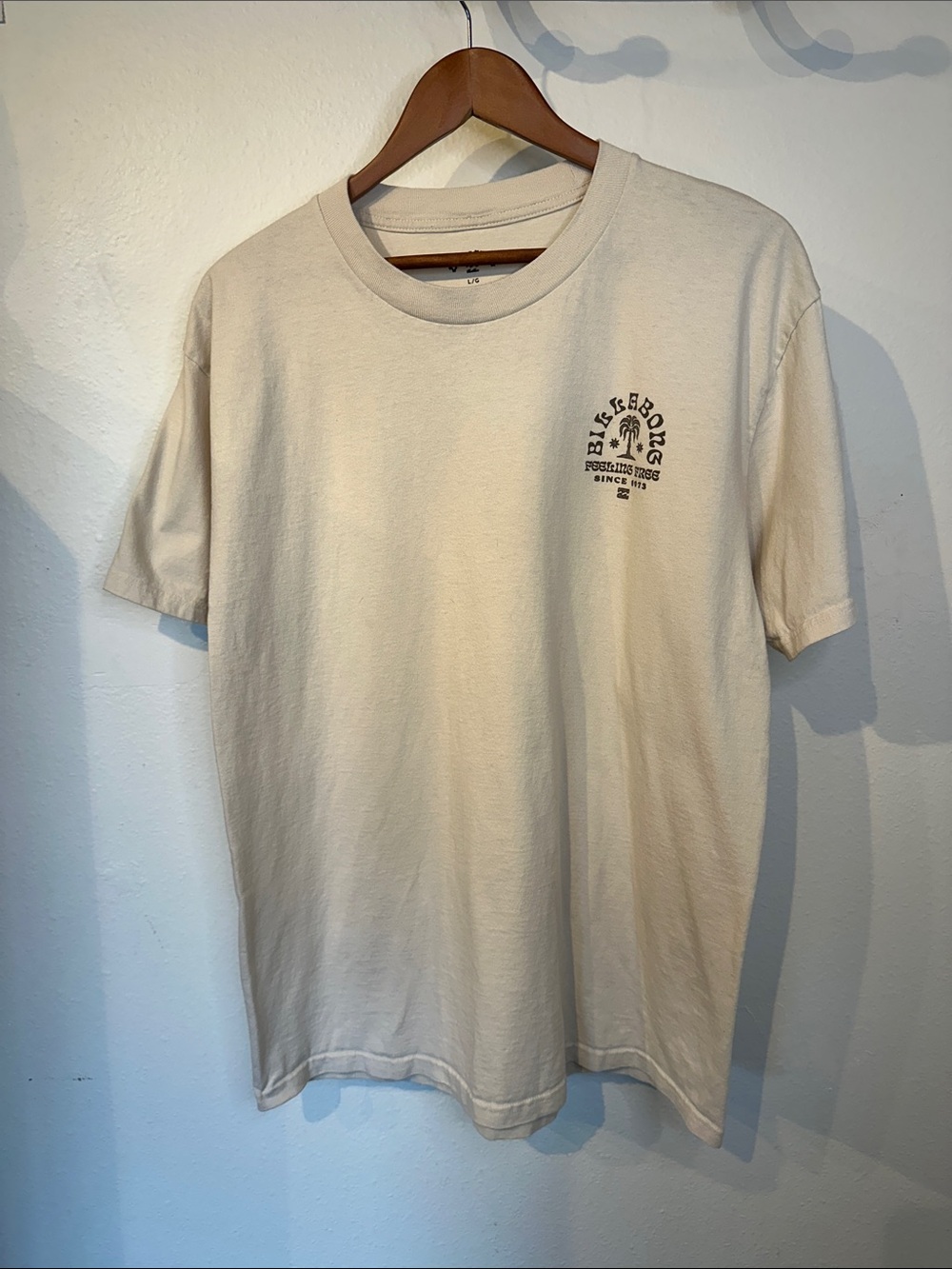 Billabong Men's Short Sleeve T-Shirt in Cream with brown Logo L - Picture 2 of 7